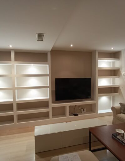Mueble de salón a medida con iluminación integrada