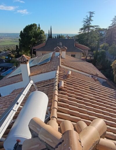 Trabajo de mantenimiento en cubierta de vivienda en Córdoba